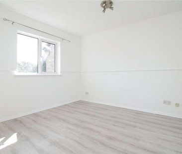 Hollands Walk, Vange, Basildon, SS16 - Photo 1