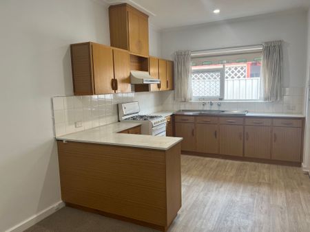 Position Perfect - 6 Month Lease - Photo 3