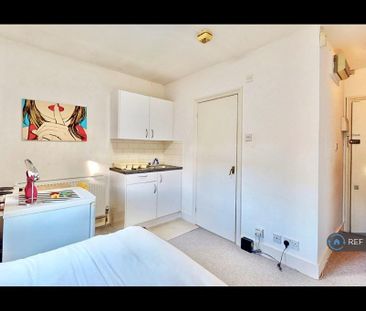 Studio to rent - Photo 6