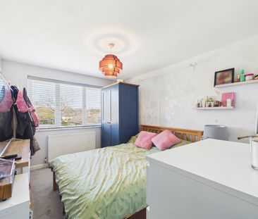 4 bedroom House in Mainprize Road, Bracknell - Photo 5