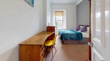 4 bedroom flat to rent - Photo 4