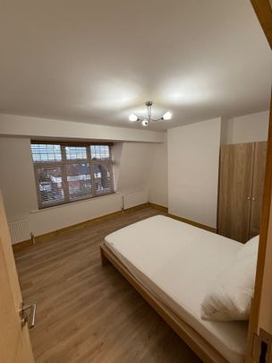 Room in a Shared Flat, London, NW2 - Photo 1