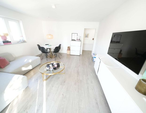 Schöne und helle 4,5 Zimmer Wohnung mit sehr großem Balkon - Foto 1