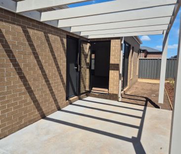 “Brand-New 4-Bedroom Family Home in the Heart of Truganina” - Photo 2