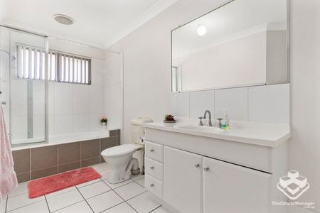 STYLISH EXECUTIVE LIVING AT GREAT LOCATION - Photo 2