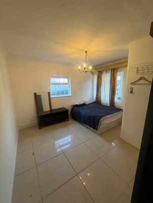 Room in a Shared House, Abercorn Road Annexe, NW7 - Photo 1