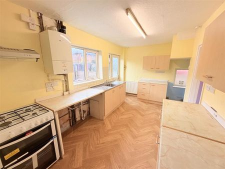 3 bedroom semi-detached house to rent - Photo 5