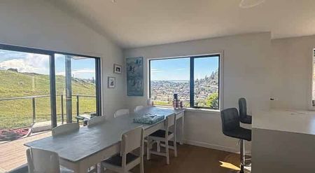Sunny central home - Photo 4