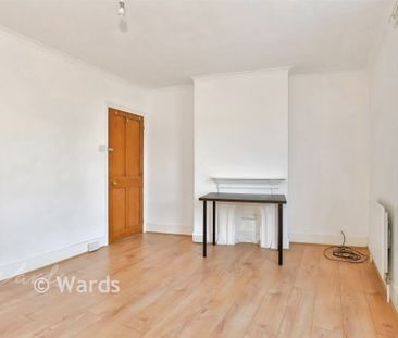 2 bedroom end of terrace house to rent - Photo 2
