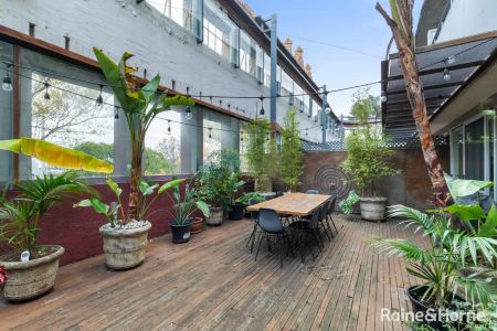 “Inner City Living At It's Best!” - Photo 4