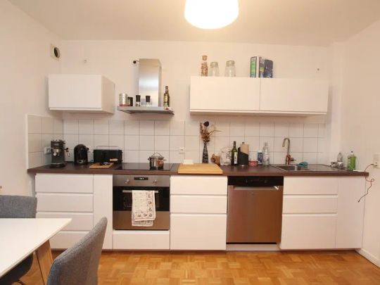 Großzügige 3-Zimmer-Wohnung mit Dachterrasse und Garage in Kassel-Kirchditmold - Photo 1