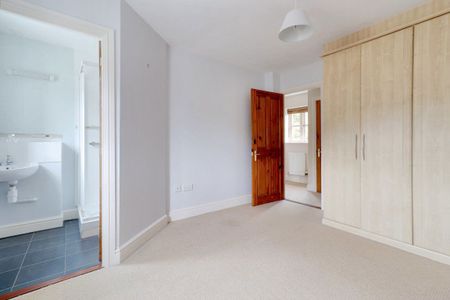 A 3 Bedroom House in Shipton Oliffe GL54 4JE - Photo 5