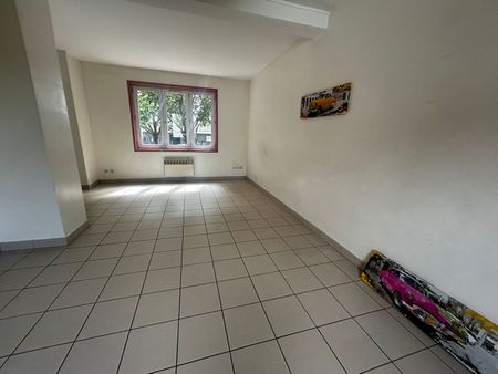 Appartement T4 de 90.94m2 situé Rue Maurice Ravel avec place de parking. réf 5816 - Photo 4