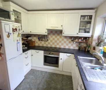 Helmsdale, Woking - 2 bedrooms Property for lettings - Seymours - Photo 3