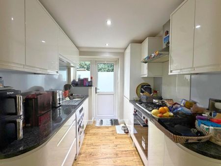 3 bedroom ground floor maisonette to rent - Photo 5