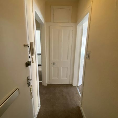 Flat to rent on - Photo 4