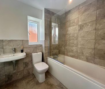 3 bedroom semi-detached house to rent - Photo 3