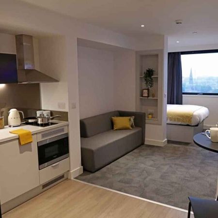 True Premium Studio with City Views - Photo 5