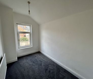 AVAILABLE NOW Well presented mid terraced home near Cavendish Shopp... - Photo 6