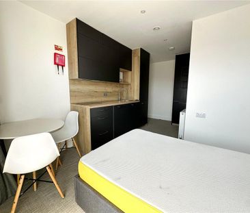 Studio to rent - Photo 1