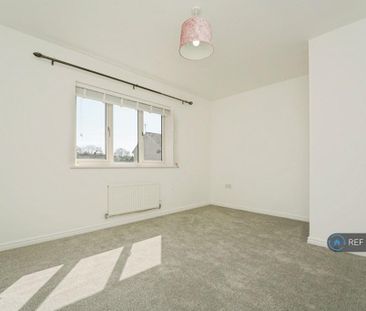 4 bedroom detached house to rent - Photo 3