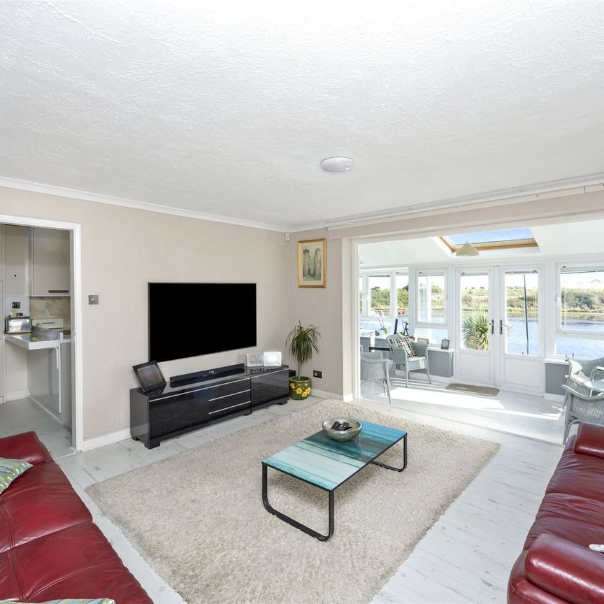 4 bedroom detached house to rent - Photo 1