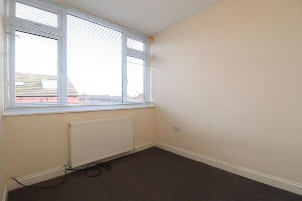 3 bedroom end of terrace house to rent - Photo 1