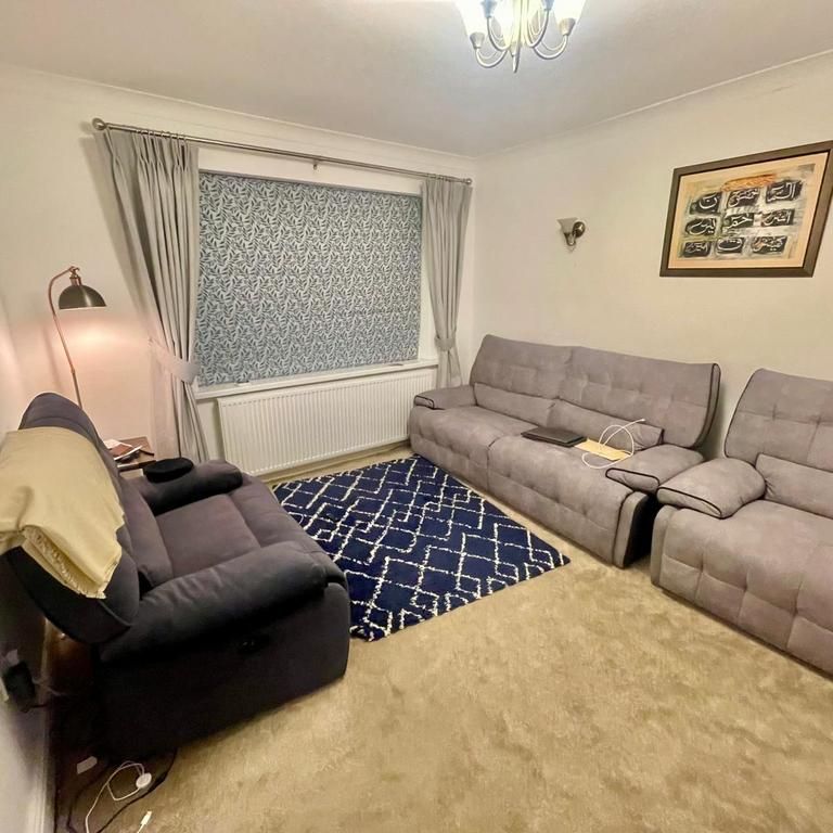 3 bedroom semi-detached house to rent - Photo 1