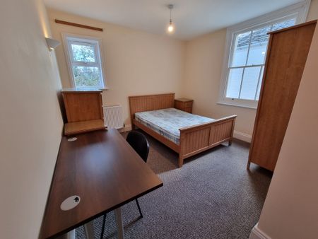 6 Bed Student Accommodation - Photo 4