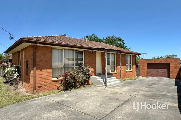 10 Sue Court, Hampton Park VIC - Photo 1