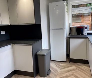 6 bedroom terraced house to rent - Photo 2