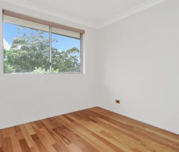 Spacious, Stunning, Conveniently Located Townhouse For Lease - Photo 3