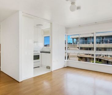 65/51 Roslyn Gardens, Elizabeth Bay NSW 2011 - Studio For Rent | Do... - Photo 5