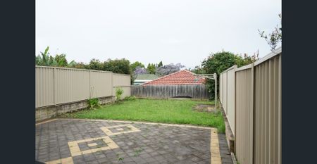 Spacious Two Bedroom Townhouse - Photo 4