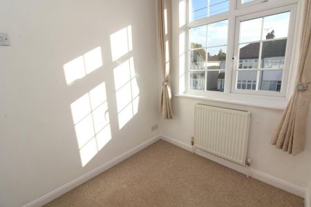 3 bedroom end of terrace house to rent - Photo 4