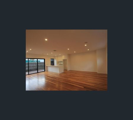 2/14 Blenheim Road, Newport, Vic 3015 - Photo 4