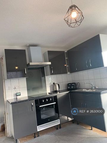 1 bedroom in a flat share to rent - Photo 5