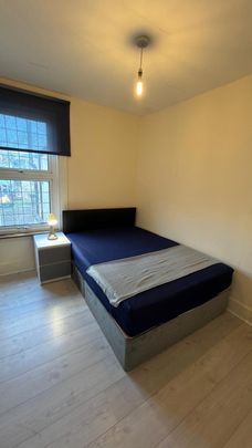 Room in a Shared Flat, Pemdevon Road, CR0 - Photo 1