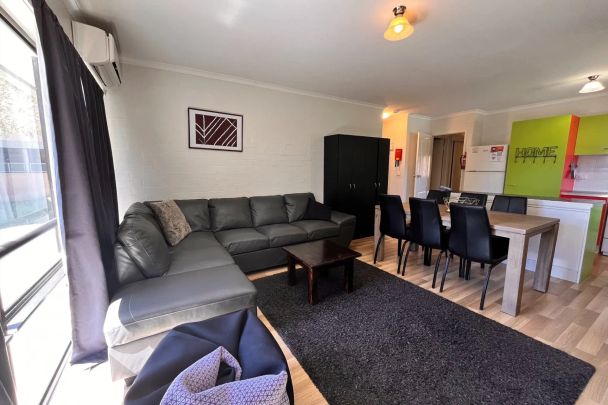 Four Bedroom Fully Furnished Unit Available for 12 Month Lease @$750pw - Photo 1