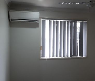 2 BEDROOM UNIT SOUTH MACKAY - Photo 2