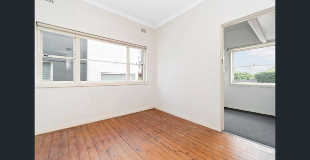 Art deco duplex in great location - Photo 1