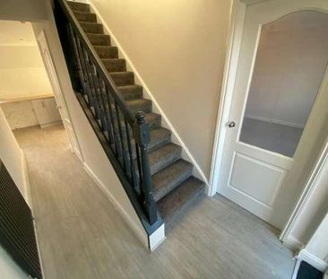 4 bedroom semi-detached house to rent - Photo 4