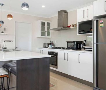 Stylish 4BR Family Haven - Grenada Village - Photo 3