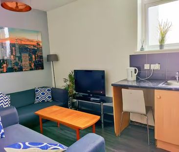 3 Bed Flat, The Study, M6 - Photo 5