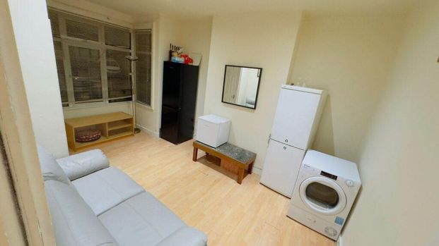 1 bedroom in a house share to rent - Photo 1
