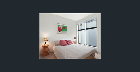 Contemporary Townhouse Living with Park Views in Melbourne’s Inner East - Photo 4