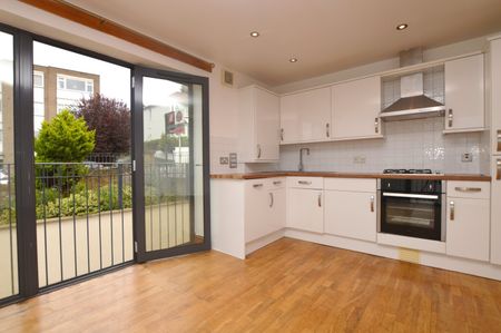 Flat to rent - Brent Road, London, SE18 - Photo 3