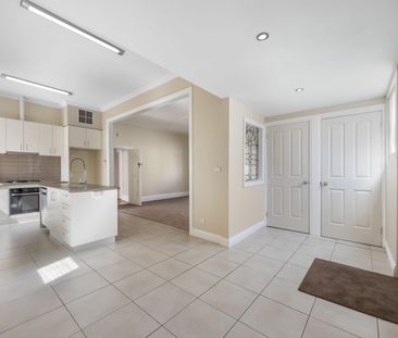 Charming Four-Bedroom Home in the Heart of Ballarat CBD - Photo 6