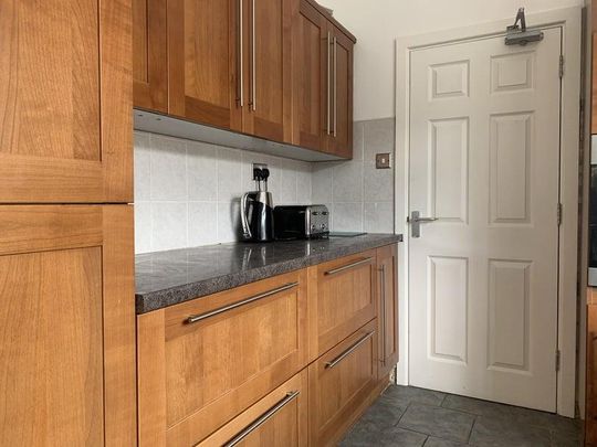 1 bedroom in a house share to rent - Photo 1