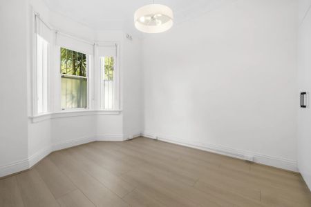 Charming Victorian Terrace on the Edge of Centennial Park, freshly renovated. - Photo 3